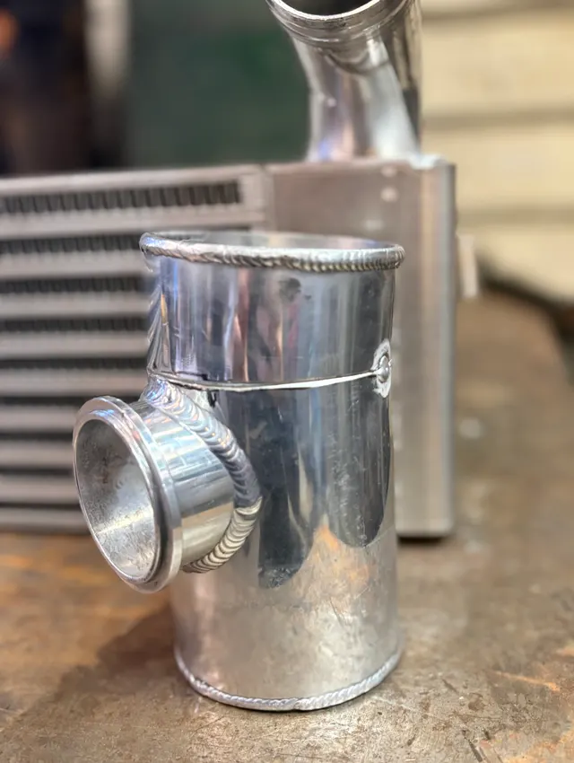 Cordon de soudure sur un tube aluminium poli