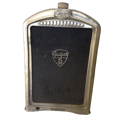Calandre de radiateur Peugeot 5 CV restaurée, grille et écusson d'origine